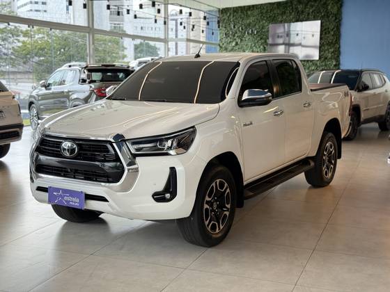 TOYOTA HILUX 2.8 D-4D TURBO DIESEL CD SRX 4X4 AUTOMÁTICO TOYOTA HILUX 2.8 D-4D TURBO DIESEL CD SRX 4X4 AUTOMÁTICO